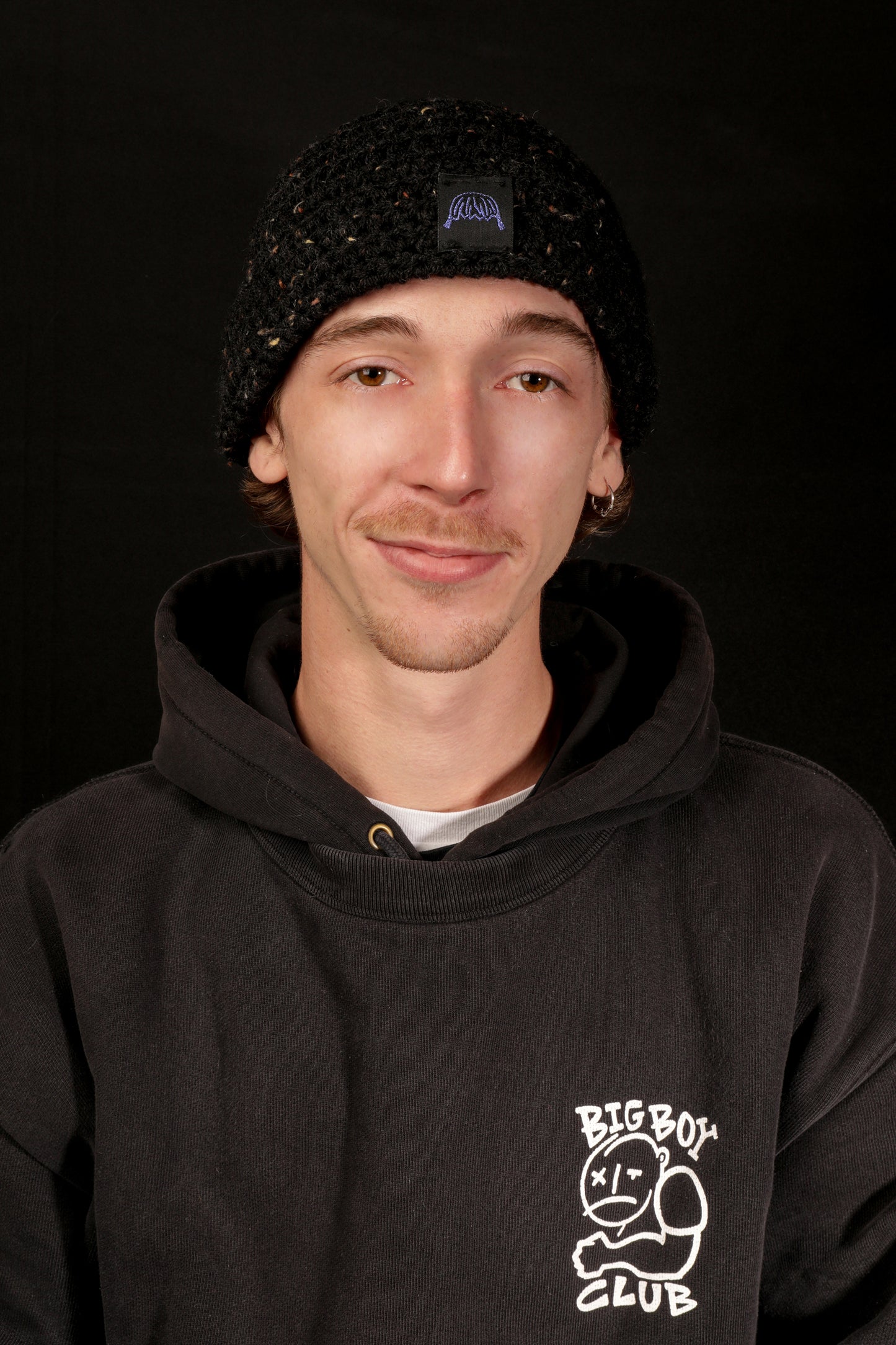 Bonnet noir moucheté