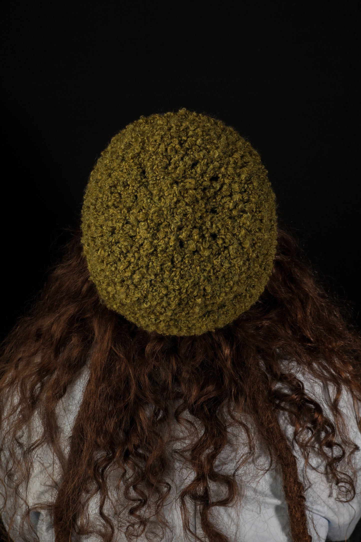 Bonnet vert kaki bouclé