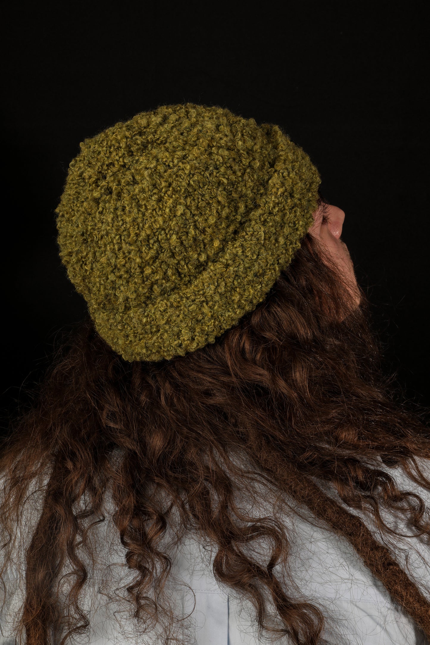 Bonnet vert kaki bouclé